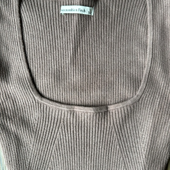 NWT- Abercrombie A&F Long Sleeve Ribbed Body Suit. Mauve - Picture 5 of 6